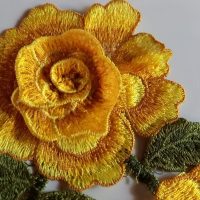 Applique fleur a coudre jaune