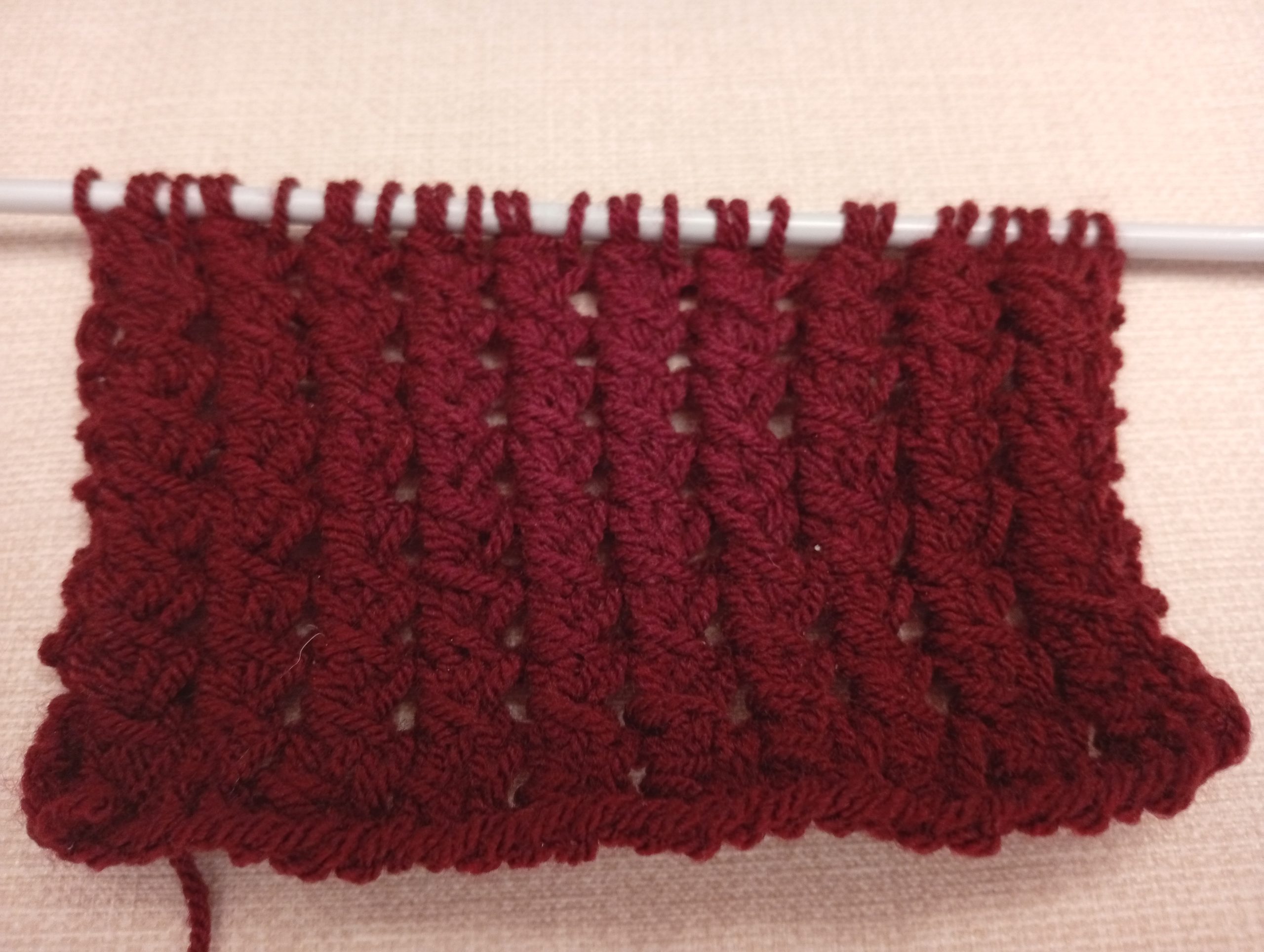 Point sur 2 rangs au tricot — laine Pelote de laine à tricoter Lammy Yarn Baby Soft Grenat réf 42